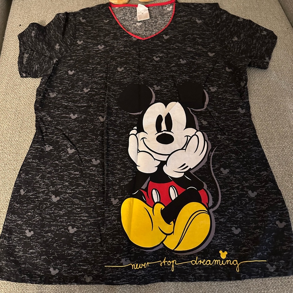 ✨Disney Mickey scrub top 🎩🪄